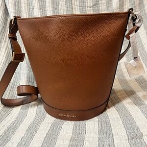 Michael Kors Crossbody Bucket bag.